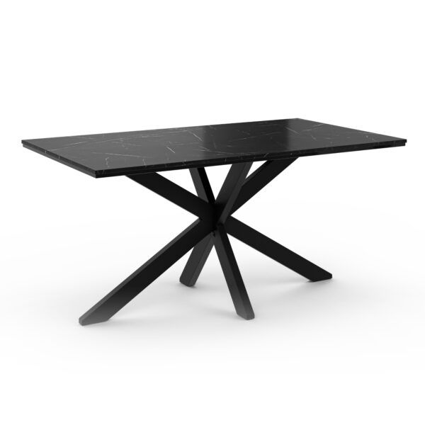 Nowoczesny prostokątny stół jadalniany o wymiarach 160x90 cm z blatem imitującym czarny marmur i czarnymi, skrzyżowanymi metalowymi nogami, pokazany na białym tle.